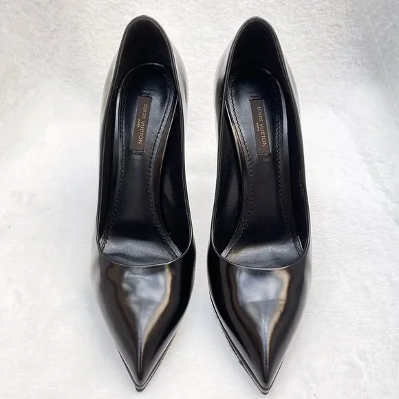 Auc Louis Vuitton Black Leather gold metal trim Pumps 7,5 Rare! $1000 - Picture 4 of 17